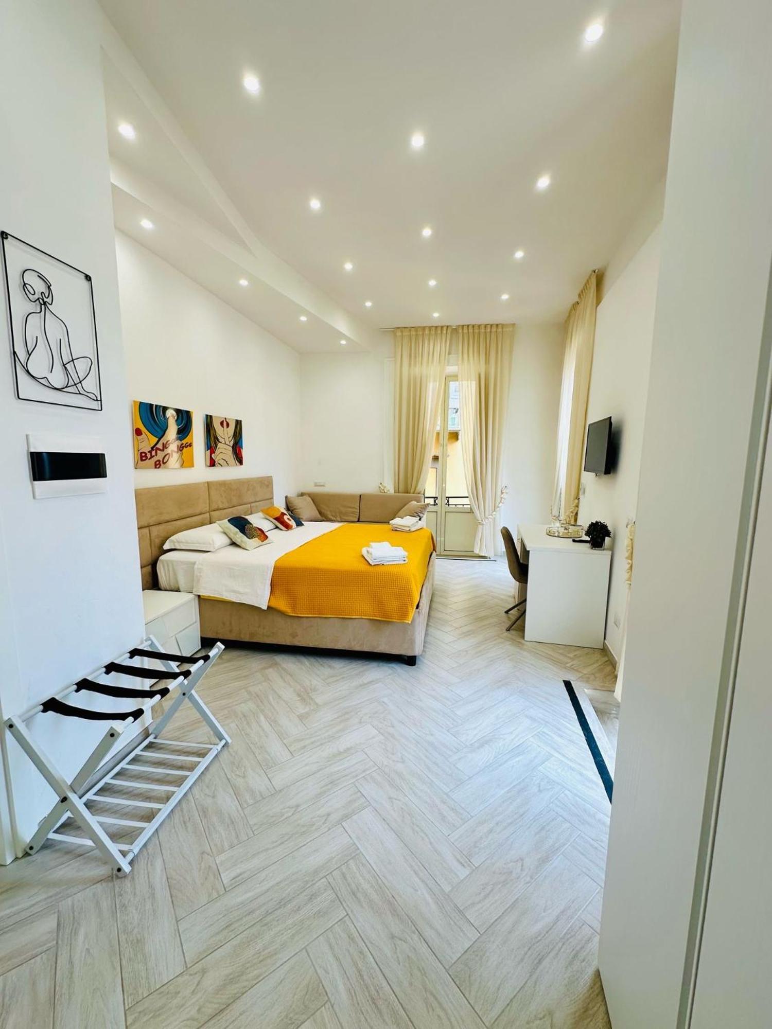 Flo' Hotel เนเปิลส์ ภายนอก รูปภาพ