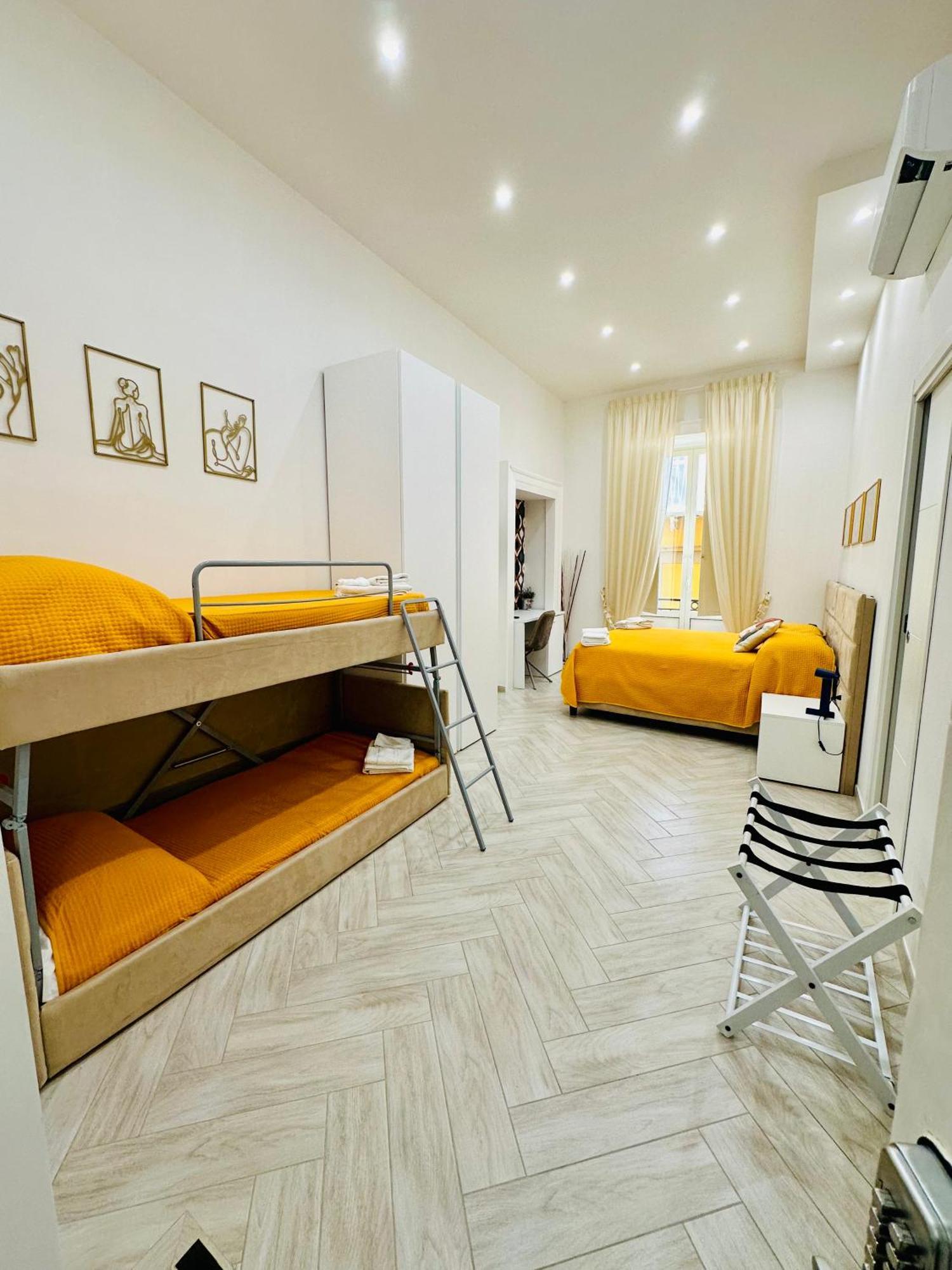 Flo' Hotel เนเปิลส์ ภายนอก รูปภาพ