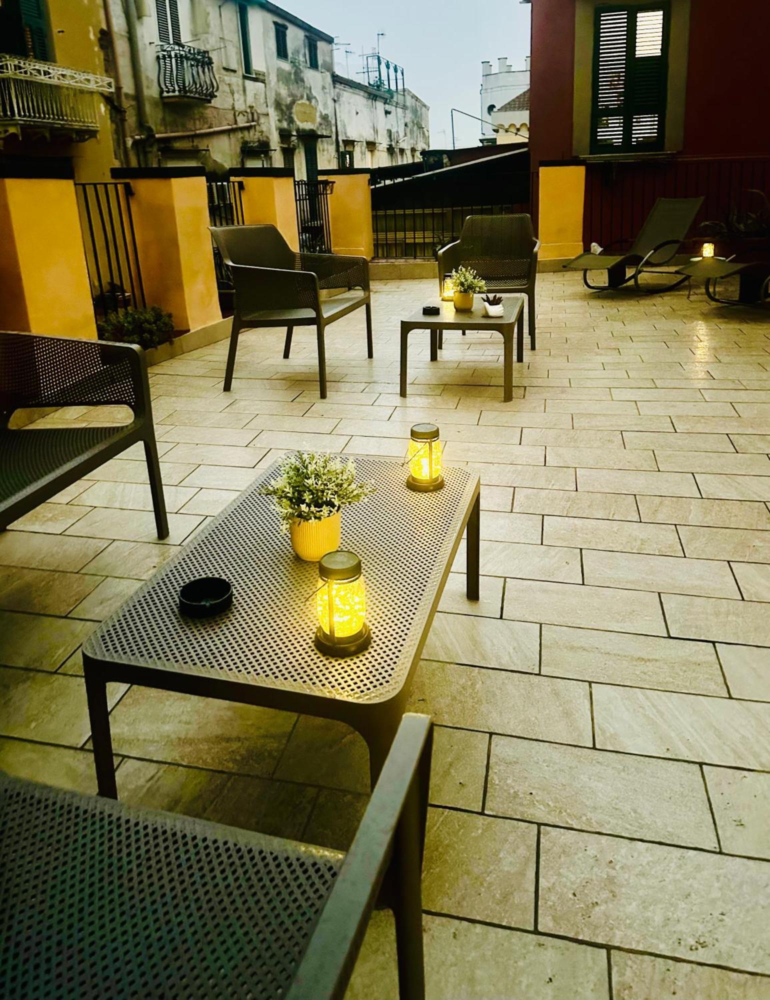 Flo' Hotel เนเปิลส์ ภายนอก รูปภาพ
