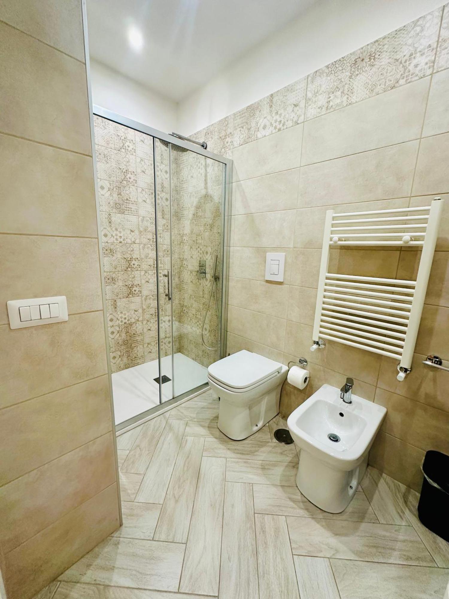 Flo' Hotel เนเปิลส์ ภายนอก รูปภาพ